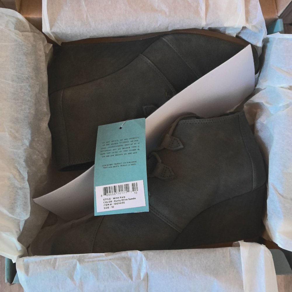 NWT Tom's Suede Kala Wedges